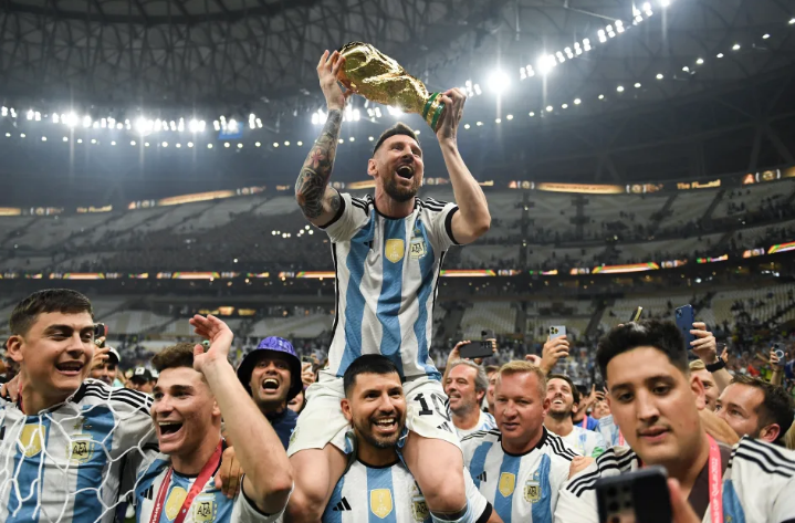 Read more about the article 世界盃>>天命所歸！梅西圓夢捧世界盃 球王正式登基：已無所求