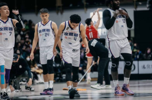 Read more about the article PLG>>痛！攻城獅高國豪腳踝、膝蓋都受傷 預計休養3週!!!