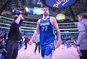 Read more about the article NBA>>救世主！東契奇傷癒回歸53分率獨行俠止敗 比肩喬丹、詹皇!!!