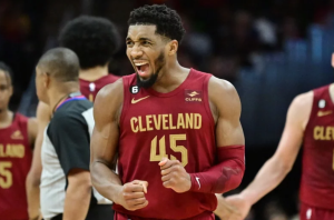 Read more about the article NBA>>米契爾狂飆71分隻手擊潰公牛 布萊恩後最高得分紀錄 「70分+10助攻」成史上第一人!!!