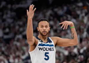 Read more about the article 籃球>>大陸男籃第一個歸化球員 灰狼前鋒李凱爾真正實力如何？