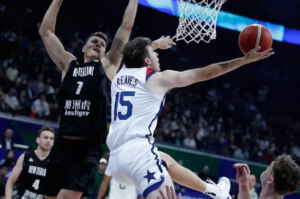 Read more about the article 籃球>>柯爾慧眼識英雄 里夫斯成美國男籃板凳王牌!?