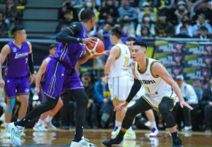 Read more about the article PLG>>守下得分王艾夫伯 林書豪卻笑稱要高國豪慢慢打!?