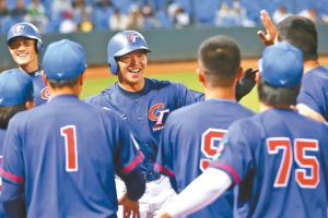 Read more about the article 亞錦賽>>廖健富敲中華隊首轟 扣倒巴勒斯坦 拿下分組第一晉級複賽!!!