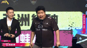 Read more about the article 電競>> 請Toyz頒獎惹爭議 統神怒罵「販毒狗」!?